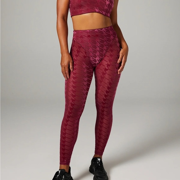 Savage X Fenty Poinsettia Red Plum Houndstooth High-Waist Legging Set - Picture 5 of 14